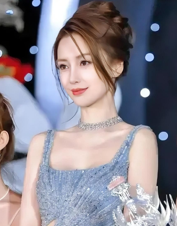为什么杨颖要离开黄晓明？因为杨颖飘了，她以为自己很行，以为自己的风头盖过了黄