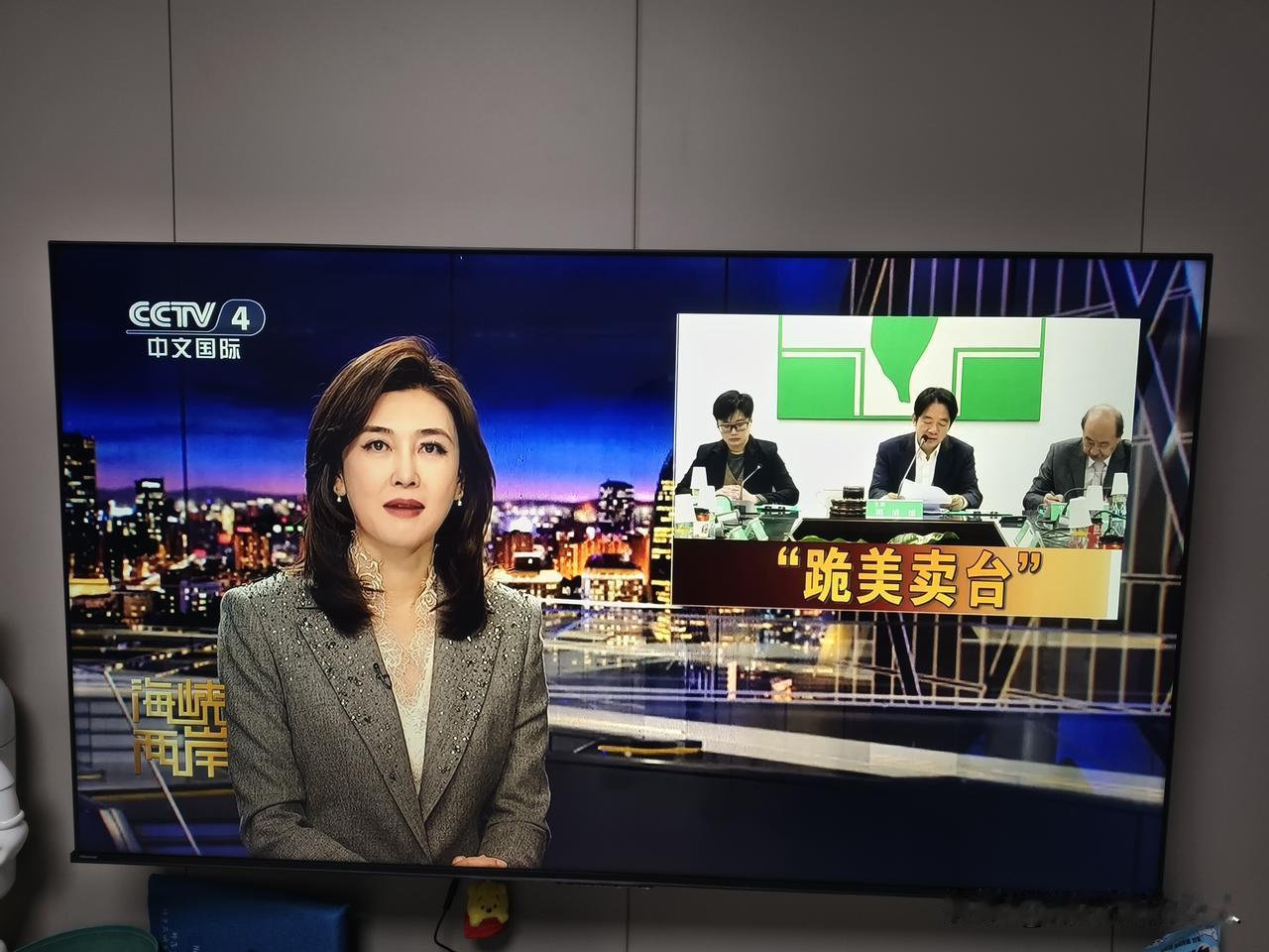 哇！刚打开电视，看到一个非常熟悉的主持人，你们知道她是谁吗？😄