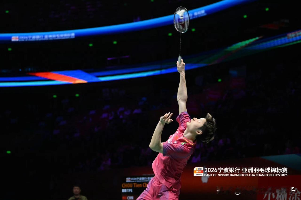 横扫黑马阿尤什，石宇奇斩获个人首个亚锦赛冠军，国羽时隔十年再夺男单冠军北京时间