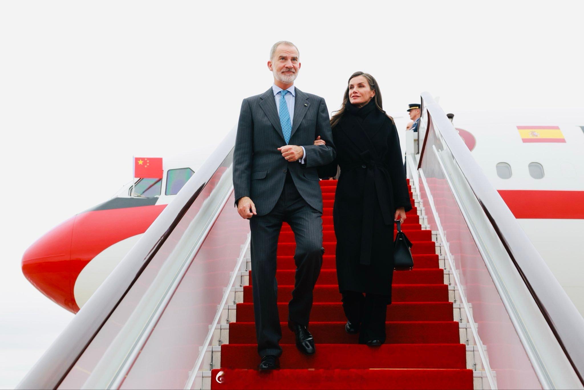 西班牙王室落地成都，casareal出图，姚敬大使接机~​​​​