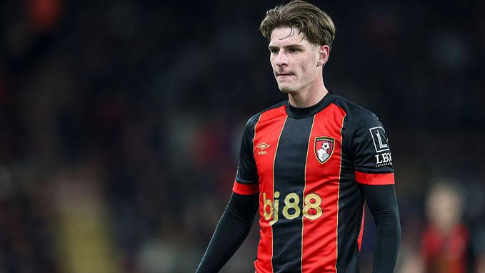 GraemeBailey伯恩茅斯中场亚历克斯·斯科特现在正逐渐崭露头角，曼联也