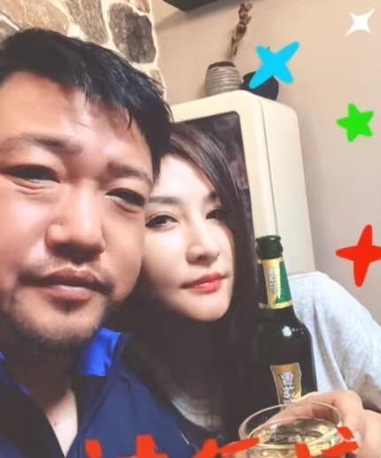 贾冰45天瘦了45斤，最心疼的人不是他爸妈，更不是他粉丝，而是他的妻子胡凡凡