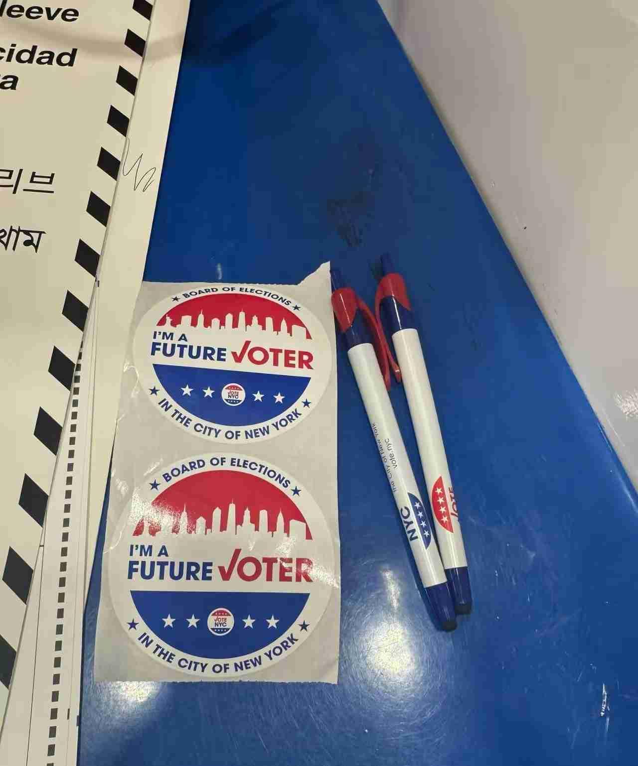 民主党大获全胜，特朗普领导的共和党看来并不受民众欢迎！特朗普刚在白宫修了豪华餐