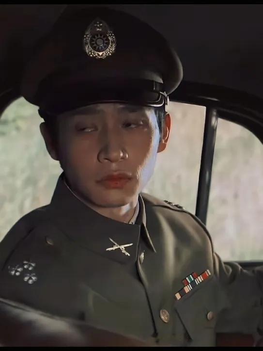 《沉默的荣耀》聂曦提离婚交照片，看似绝情实则是护妻的深情诀别谍战剧《沉默的荣