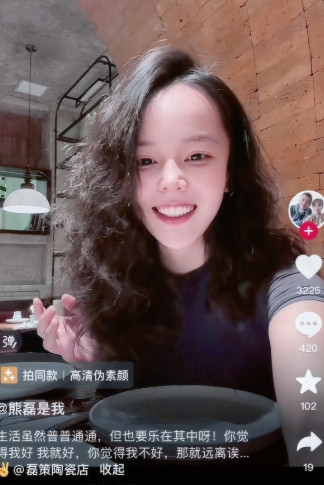 三石在直播间的那些话，听着就让人心里发堵。冲着网友扯着嗓子喊，句句往人痛处扎