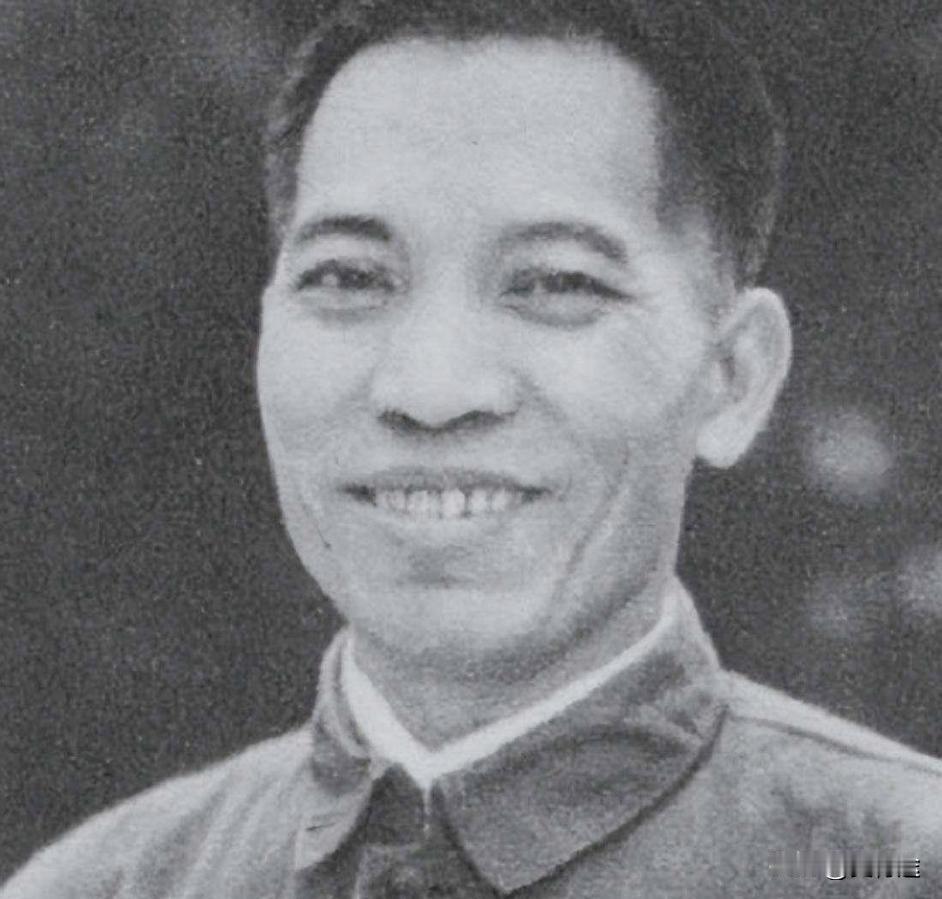 1979年，我军攻打越军炮台，打了100多发炮弹，都没有攻破，这时，一个炊事员跑