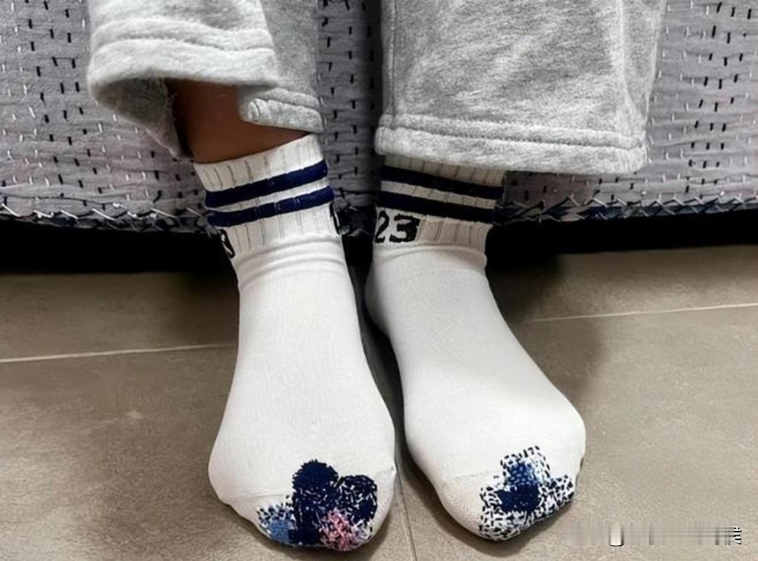 抑郁到底是怎么回事？我家就我跟儿子两个人，2022年初，儿子正读高三，忽然就抑