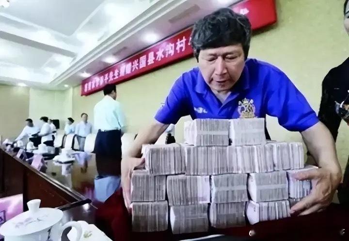 曝慈善家李春平去世根据承德文物大案主犯李海涛的供述，他和李春平的交集始于200