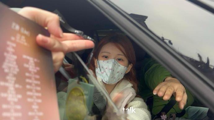 有网友偶遇赵露思好像去拍新杂志啦你期待吗