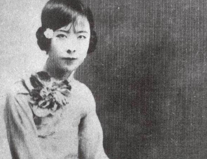 1916年，于凤至嫁给张学良。新婚夜，她对张学良说：“不许在外边沾花惹草。”张学