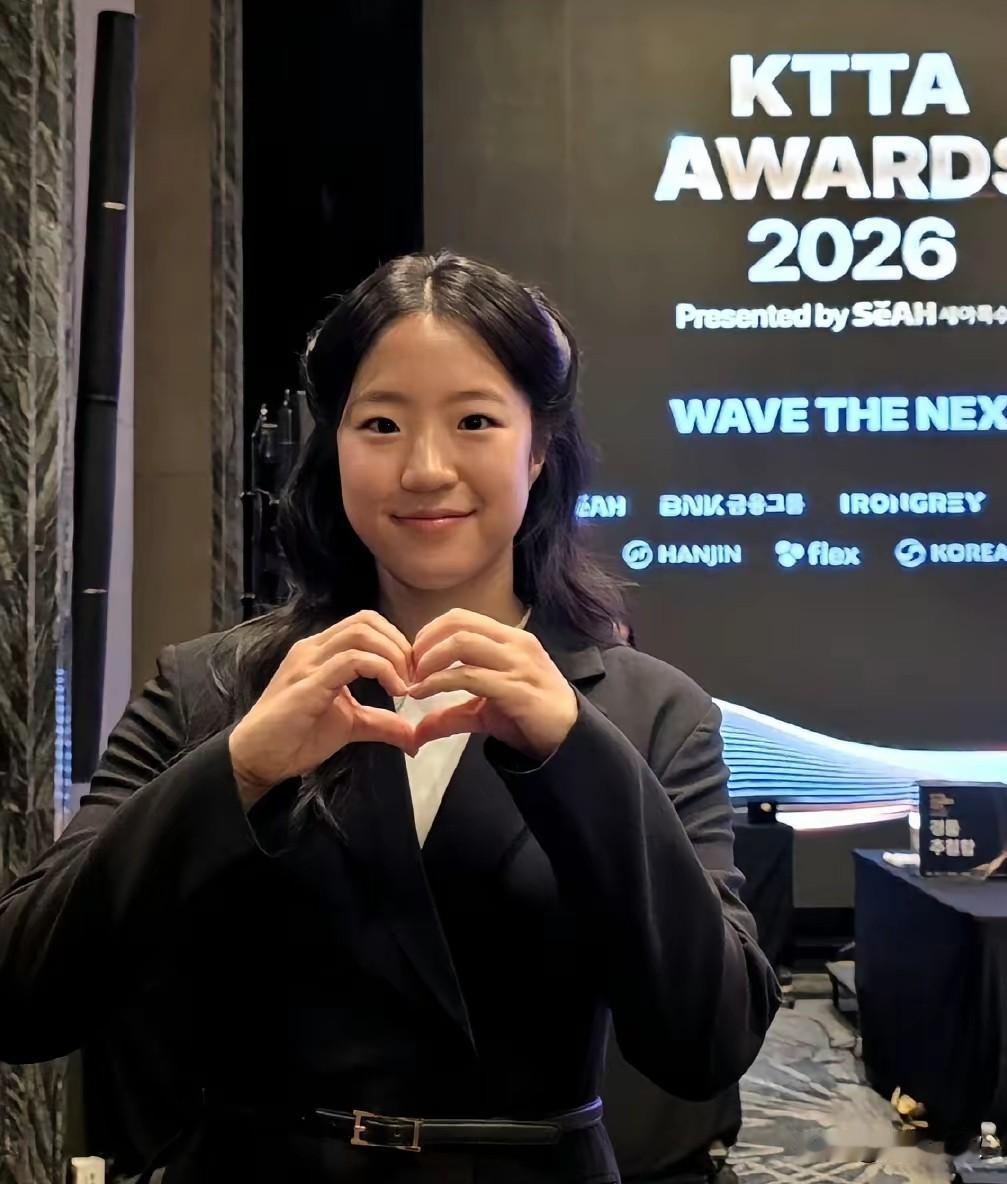 申裕斌打完亚洲杯，直接捐了5000万，不但把亚洲杯奖金全部捐了，还倒贴了不少