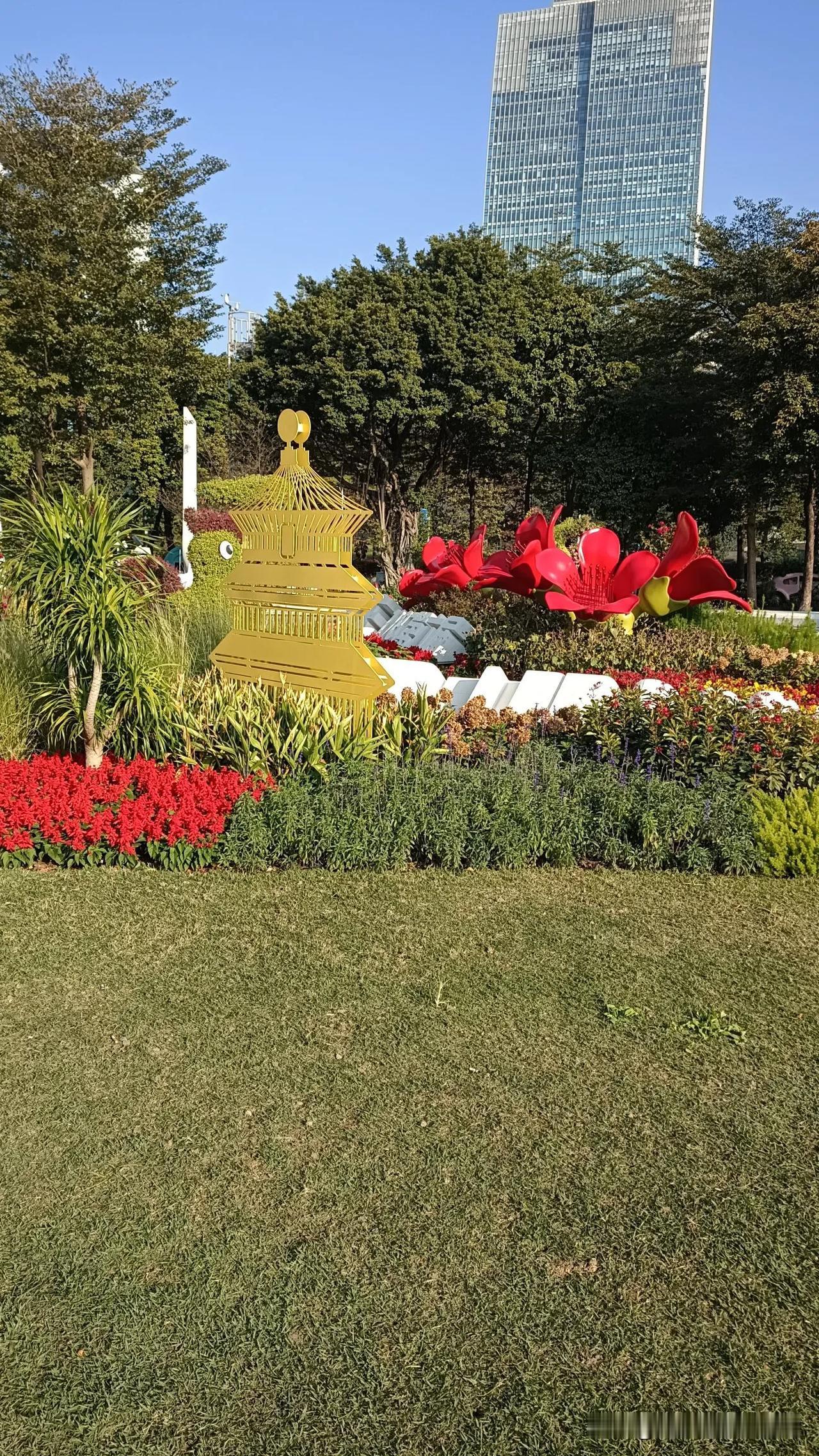 1月的广州塔周边，那花草的芬芳美丽简直绝了！广州紫花风铃1月3日，广州的紫色风