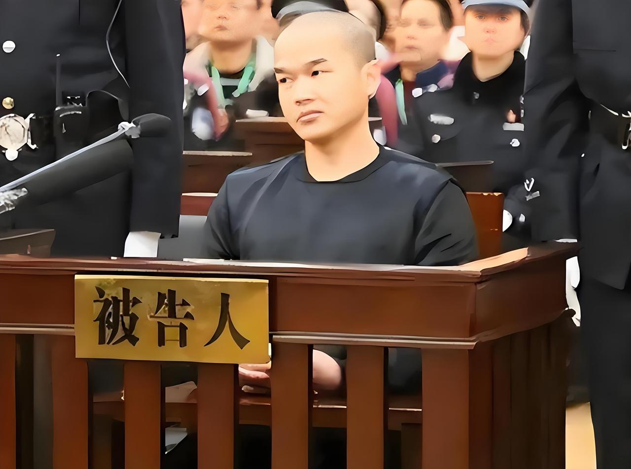 2019年，为母复仇的张扣扣在执行死刑当天，望着痛苦的父亲，只是简单道出五个字，