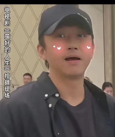 我发现，在演员夫妻里，最喜欢探班的当属邓超！孙俪拍戏时，邓先生每次都去探班！这