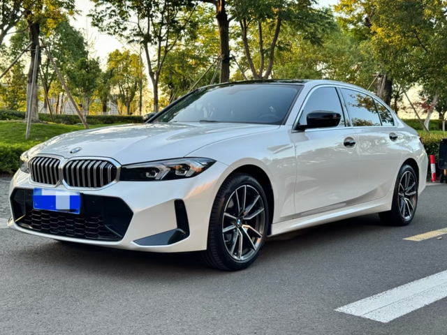 宝马3系操控体验分享●动力输出端✈️✈️要肯定动力输出匹配的不错，2.0T+