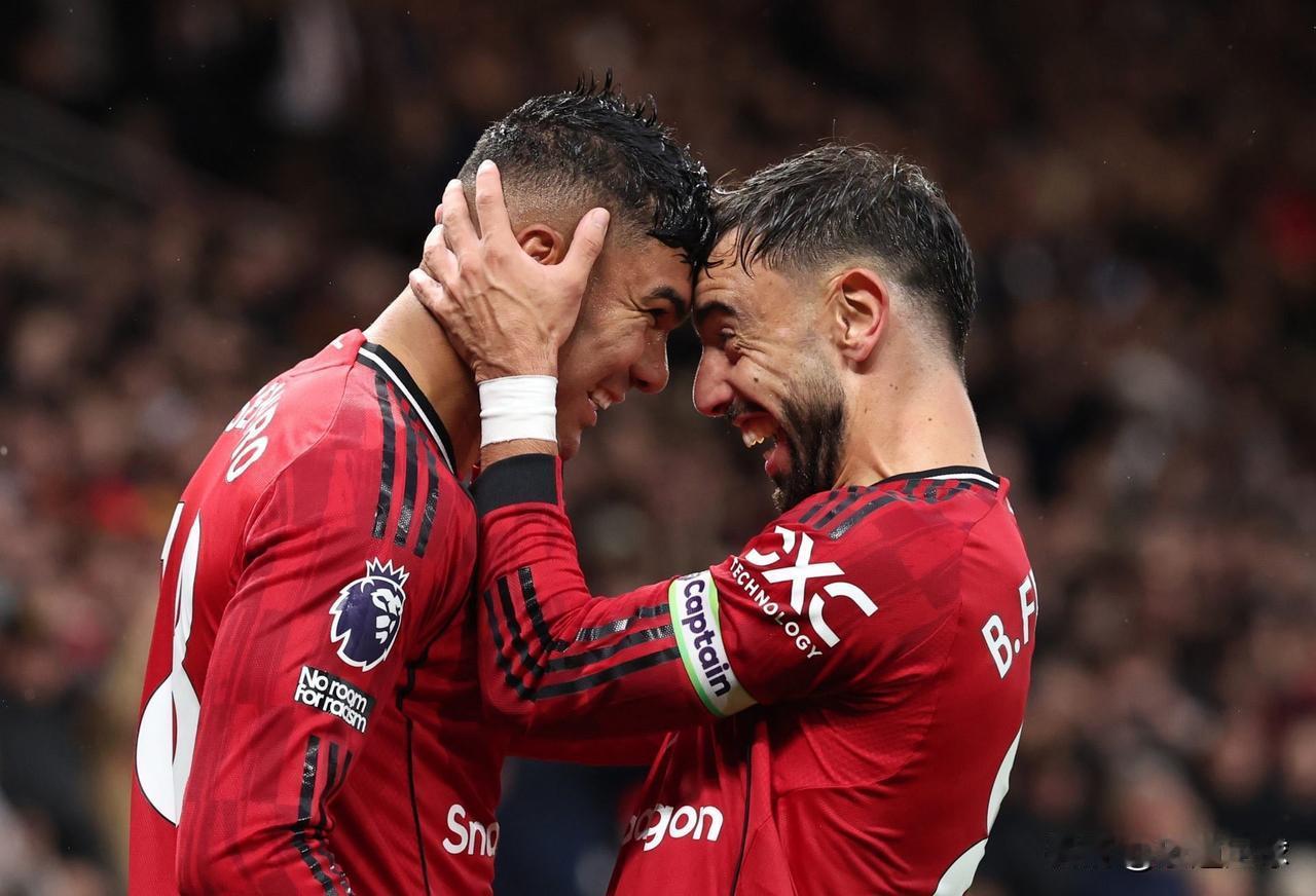 曼联当前最严峻的问题在于中场。卡塞米罗明年二月将满34岁，B费尔南德斯也已31