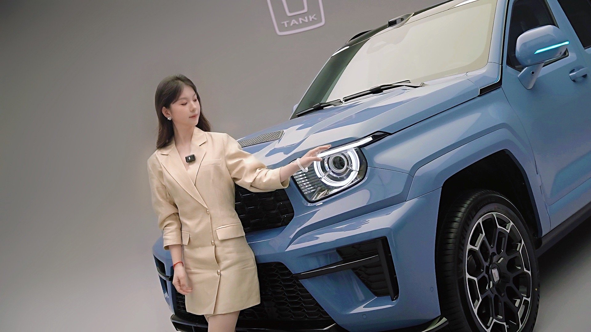 全新坦克700车好看，人也好看全新坦克700伴你青云直上