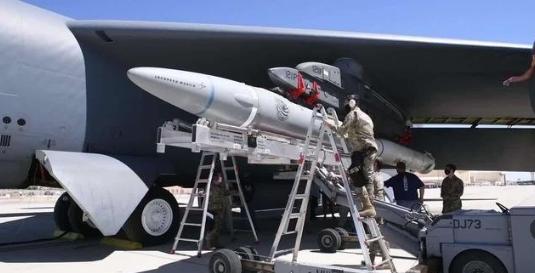 美国长期迷信计算机模拟空气动力，高超音速飞行器研发进入前所未有的困境。当年钱学森