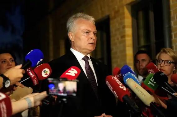 立陶宛总统外交政策首席顾问阿斯塔最近在当地电台的访谈中，明确表示立陶宛不会接受中