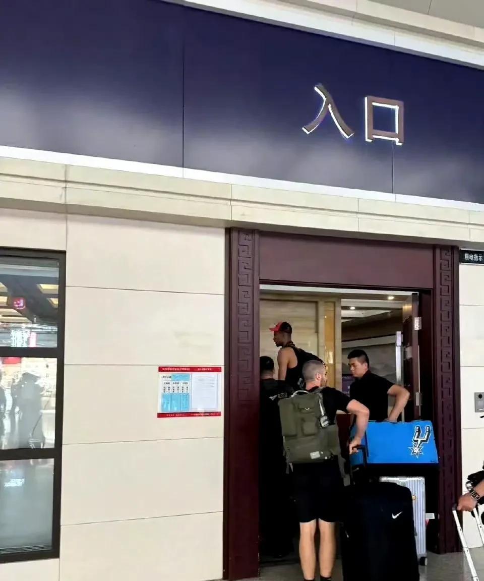 文班亚马已经结束了为期10天的少林寺闭门修行，现在已经“出关下山”，而他的一下站
