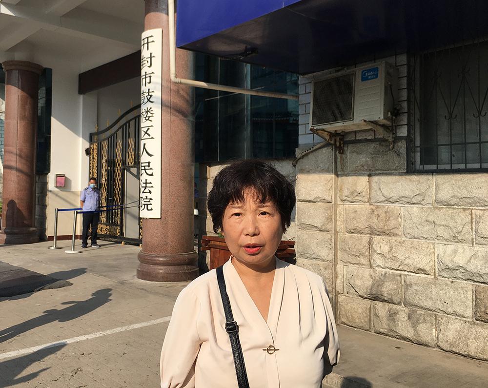 杜新枝想和许妈连线,询问对方的条件,但许妈真正想要的是真相。她想知道自己的健康孩