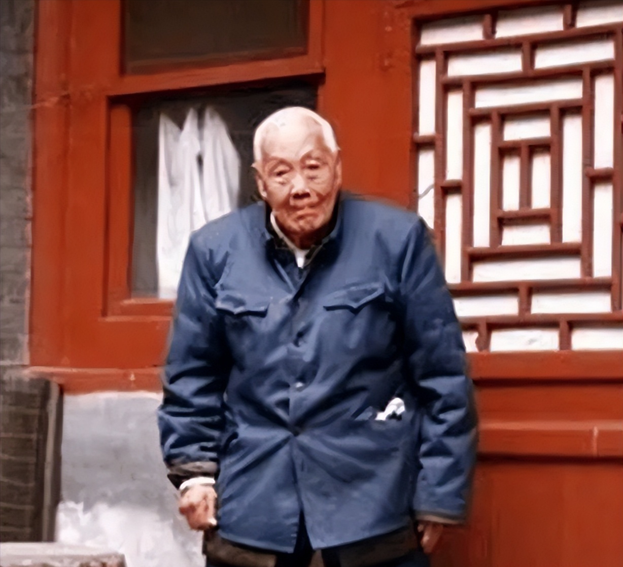 晚清时期，婉容把太监孙耀庭叫进闺房，命令他伺候自己冲澡，没想到，当她解开衣衫，孙