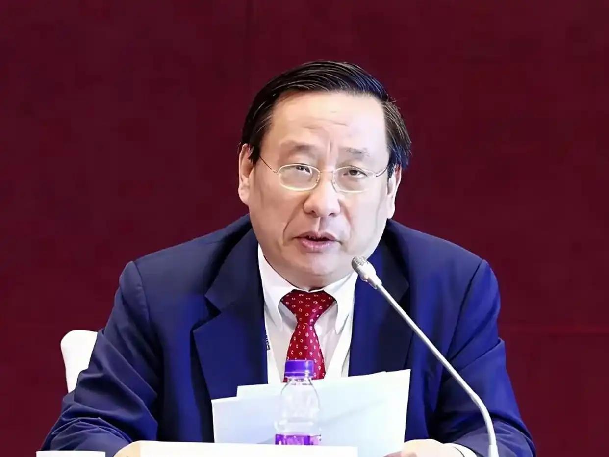 39万亿美债悬在头顶，光利息一天就吞掉近3亿美元，高志凯5月27日在深