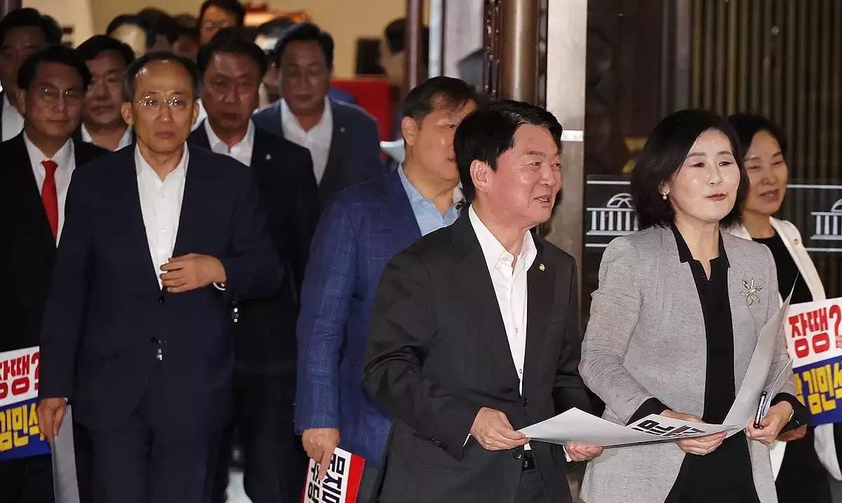 韩国政坛要变天了韩国政坛炸锅了！国民力量党要搞大事情，安