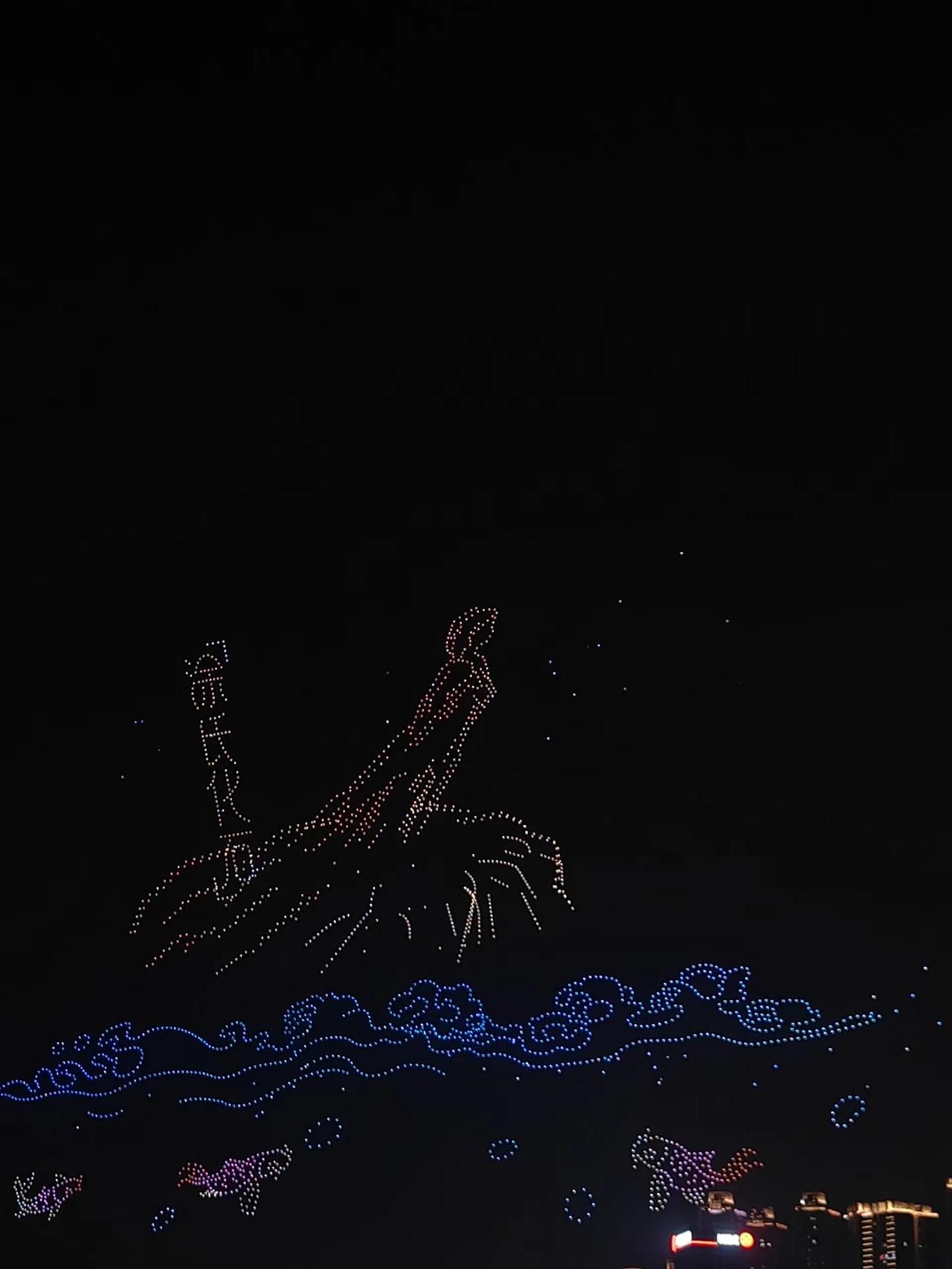 山城，真的很有创意！也真的很浪漫！……无论是那依山而建不知道身处几层的高