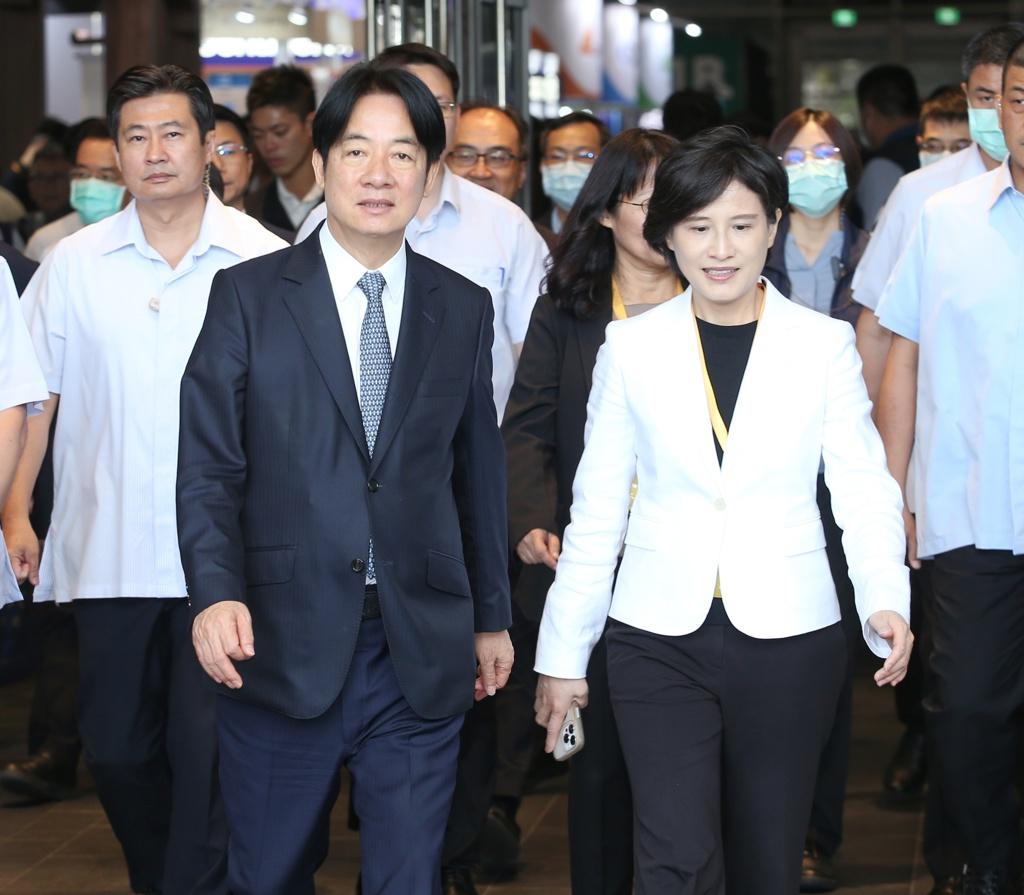 台湾统派愤怒质问：“请问，如果你是有血性的中国人，对于‘台独’分子公然挑衅，能不