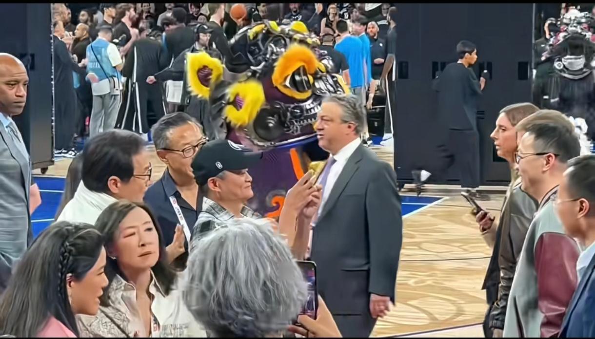 千万不要再说英语不重要了，马云当年如果不是酷爱英语，他就不会刻意在杭州西湖找老外