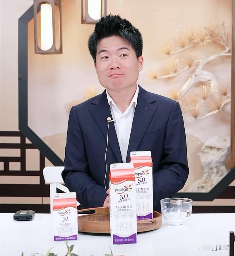 董宇辉好硬气他本来在推荐一款牛奶含钙量高，口感也好他觉得好喝一口气喝掉一大