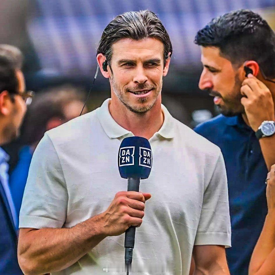 【贝尔回应高尔夫梗】前皇马球星贝尔，在接受GQ杂志专访，谈到他在皇马期间被媒体恶