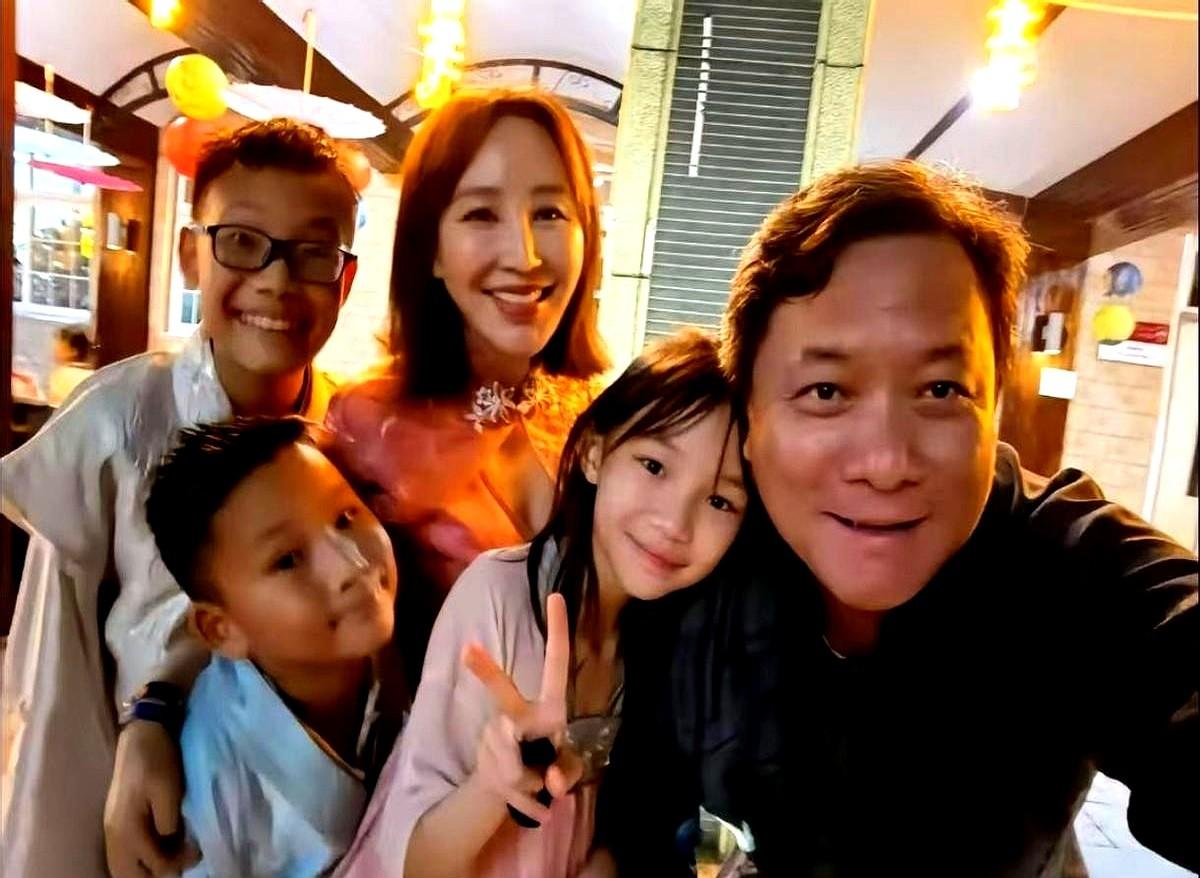 谁懂啊！导演郭靖宇的公司名居然藏着这么暖的小心思！2008年成立的“长信传媒”，