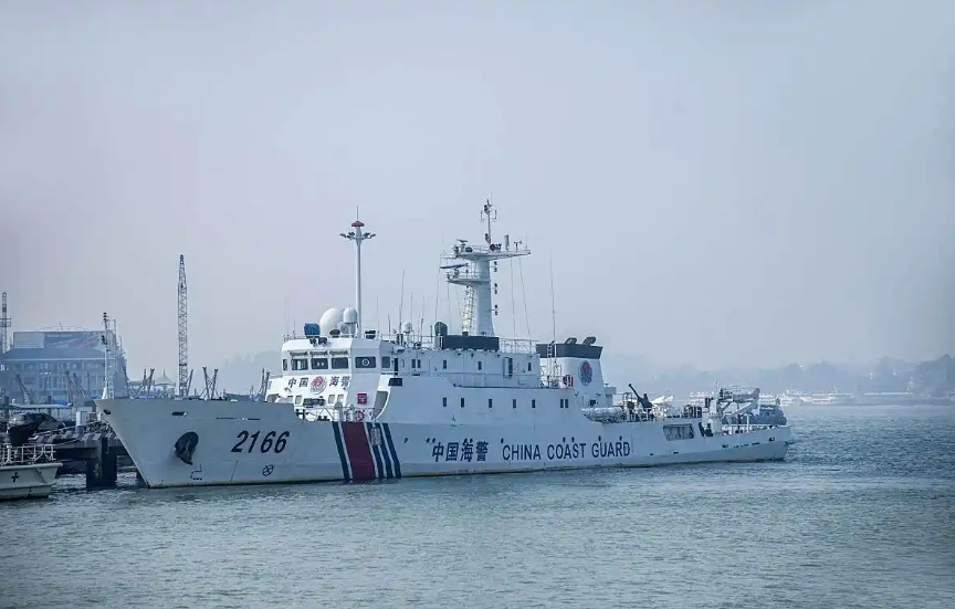 菲律宾突然安静下来，因为他们已经自身难保了。那艘在中国仁爱礁“赖”了整整25年
