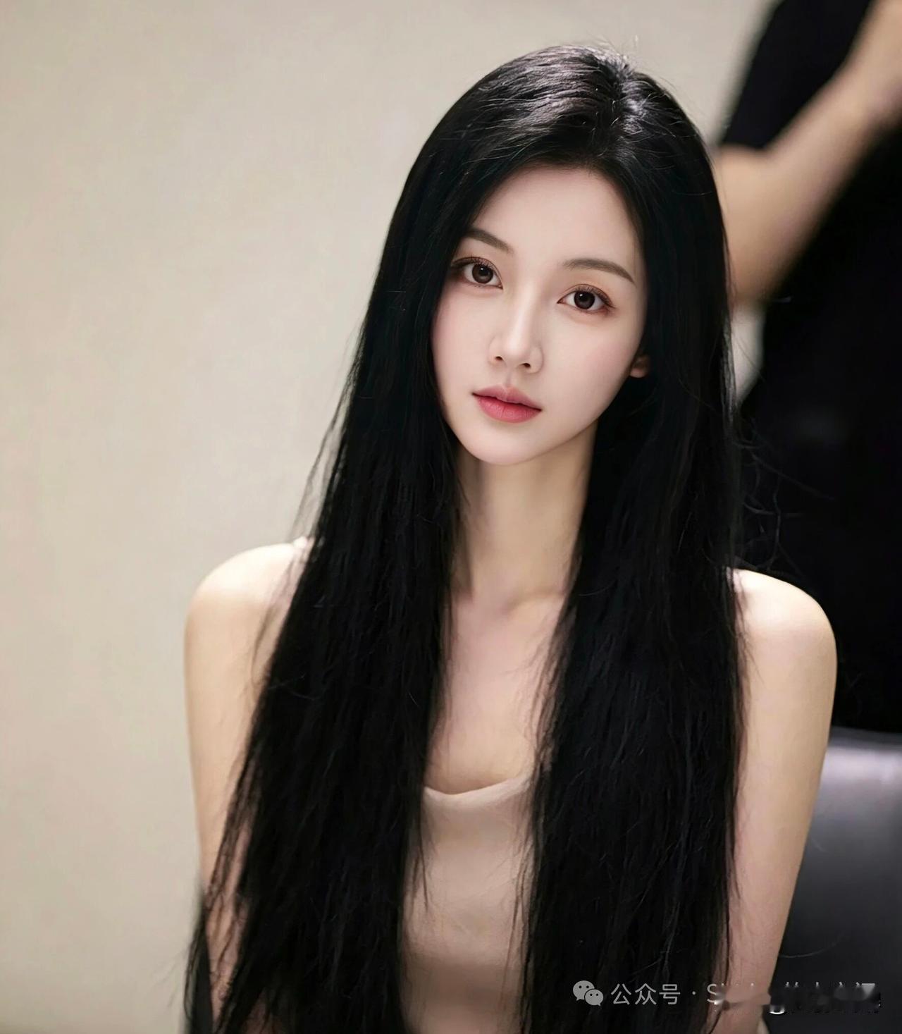 不施粉黛，不穿华服，唯有那纯真的笑靥，和澄澈的眼眸，最动人。清纯甜美的样子漂亮吗