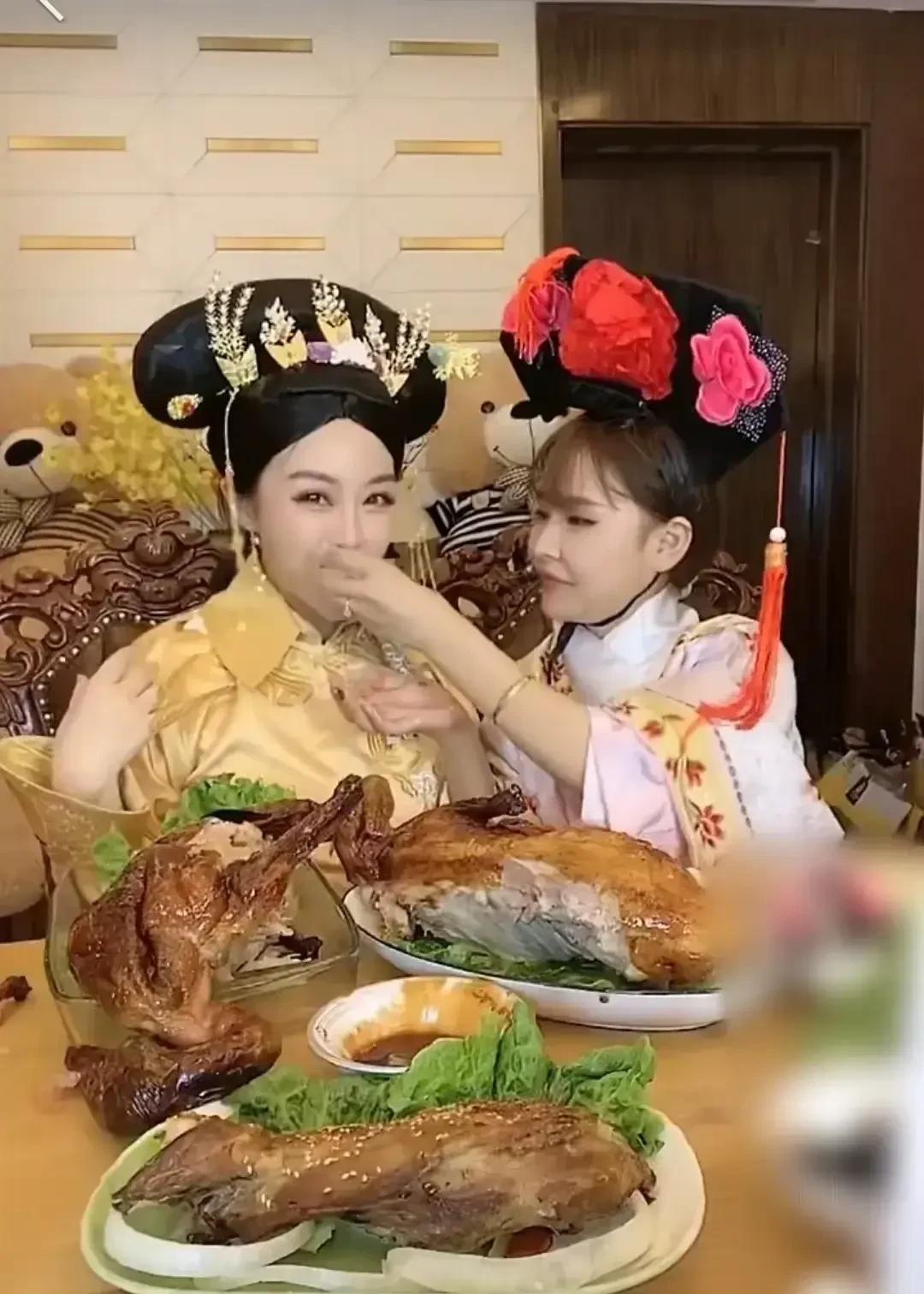 【猫妹妹称雪大就是自己的榜样】这两天快手话题，除了太原老葛，就是把自己打扮丑丑的