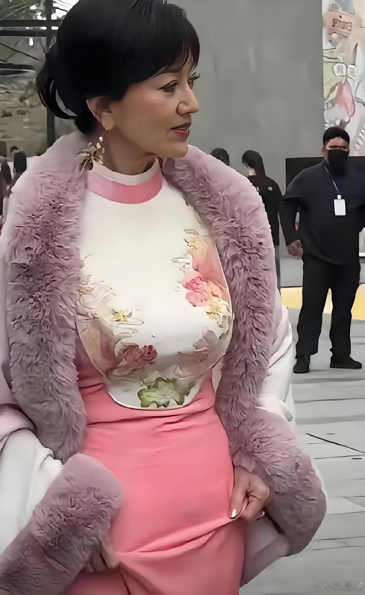 赵雅芝70岁状态虽然已有岁月的痕迹，但是气质优雅从容