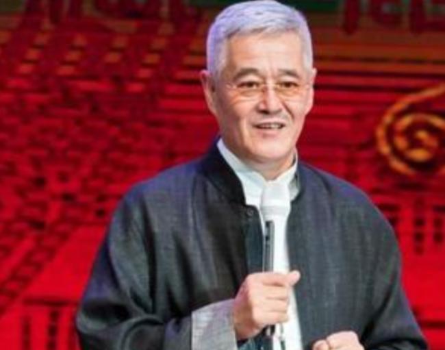 2009年，赵本山脑动脉瘤破裂，出院后，他把手头积蓄凑到一起，共4个亿，一举买下