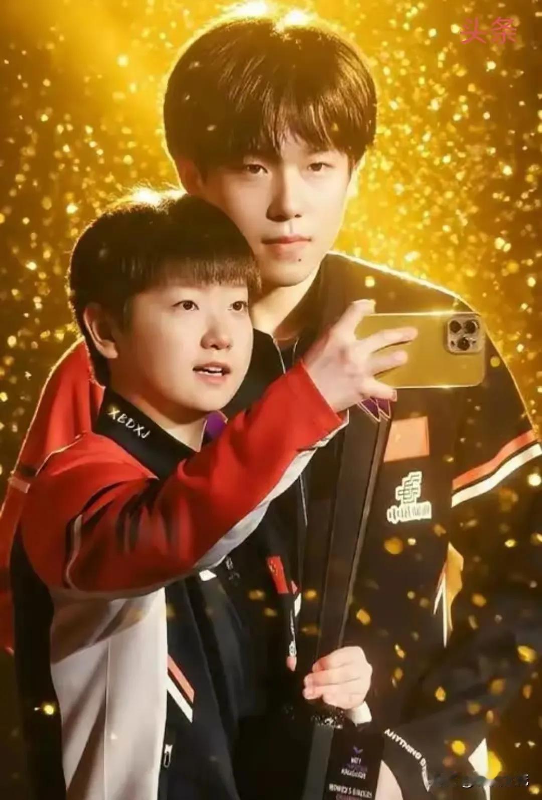 孙颖莎这一转身，才是国乒最动人的团队魂！都以为她要离场了，可听见记者围着大