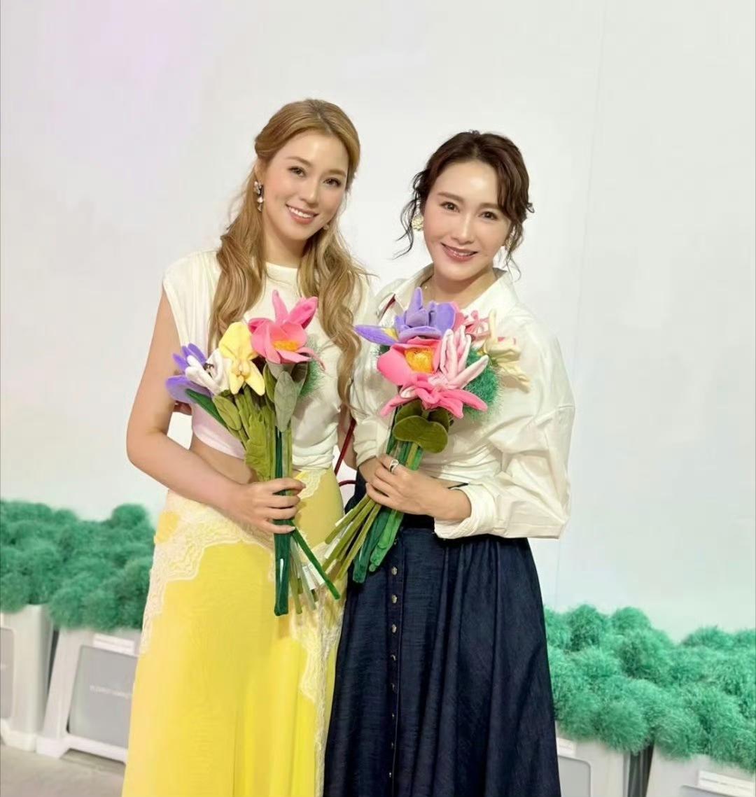 黎姿和徐子淇同框出席活动，贵妇们额头都好饱满。​​​