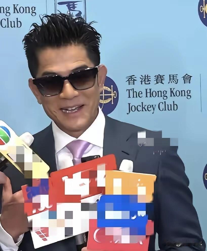 郭富城这张嘴啊，真是绝了。记者问他，女儿和刘德华女儿上同一所学校，是不是对闺