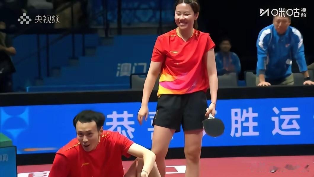 陈幸同笑抽了，徐海东还没打完就躺地上了！陈幸同/徐海东3:1的时候，徐海东