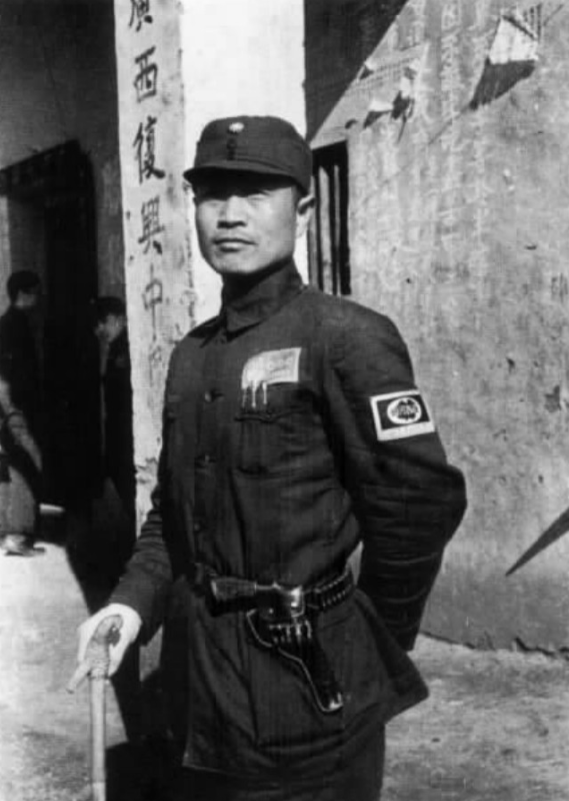 1973年5月8日，杜聿明一行参观了毛主席的旧居，杜聿明笑着对接待的工作人员说：