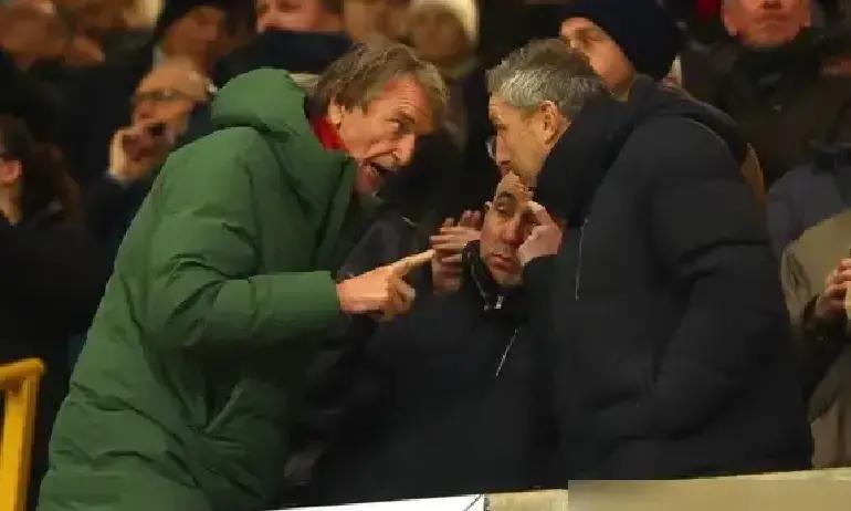 曼联这出宫斗戏，看得我直摇头。刚4-1赢了狼队，阿莫林的帅位反而更烫屁股了