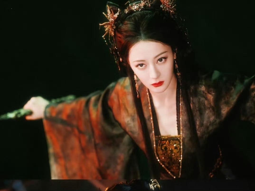 网传《瓦猫》是迪丽热巴解约后首部大女主剧，大家都在蹲一个强强联手。结果工作室直接