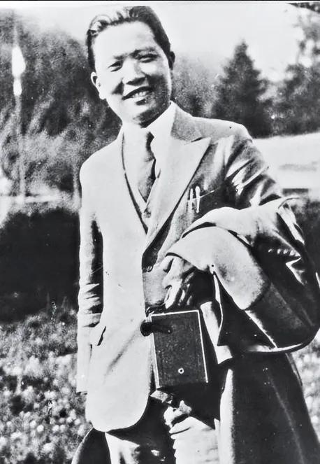 1949年冬，新疆零下30度。王震带着10万大军刚进疆，发现一个要命的问题——部