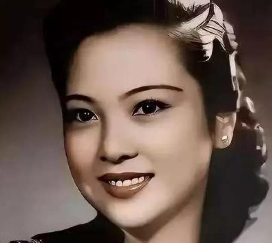 1938年，41岁戴笠借口加班，把秘书余淑衡，带到了卧房。戴笠递给她一杯咖啡：“