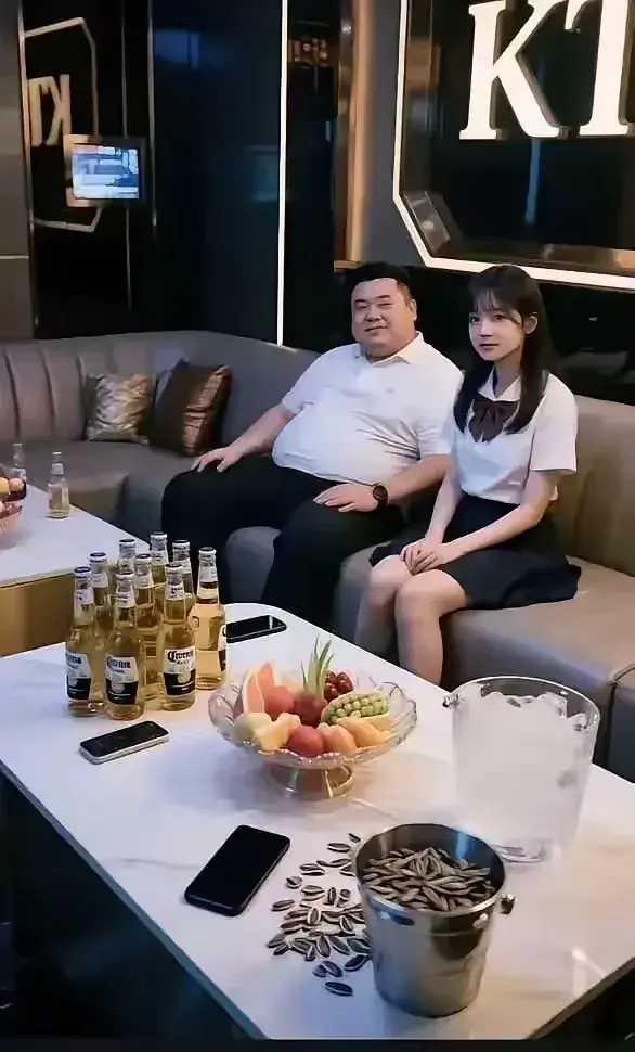 一个董事长，一个懂事早！