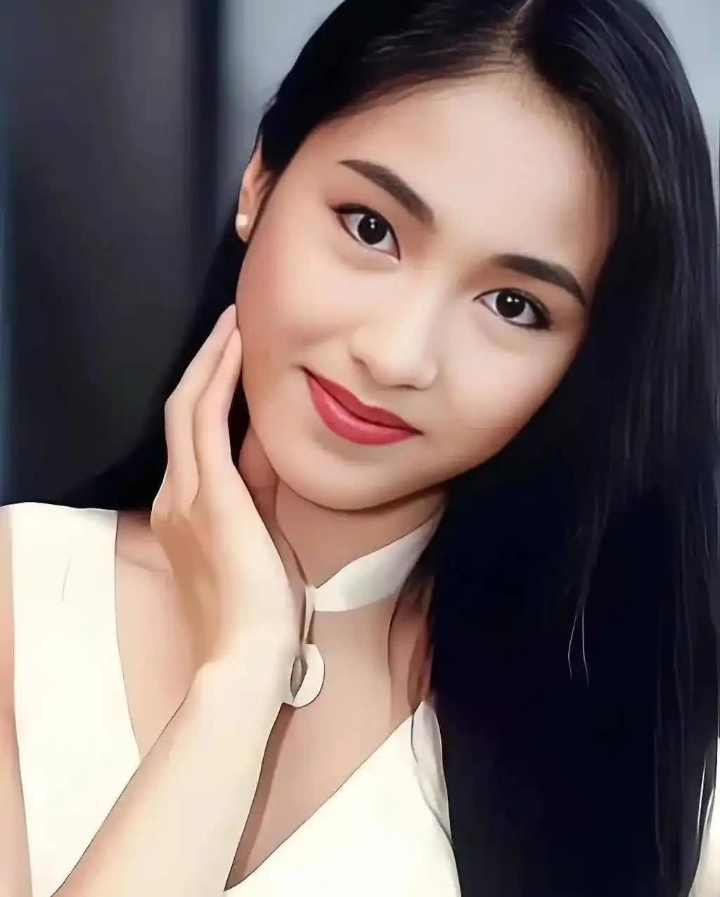 黎姿婚礼当天，全港富豪集体缺席！她偏嫁瘸腿老马，图啥？当年她红透